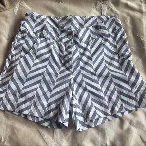 Womens Nike Golf shorts tour performance - Gray & White size 2 New without tags